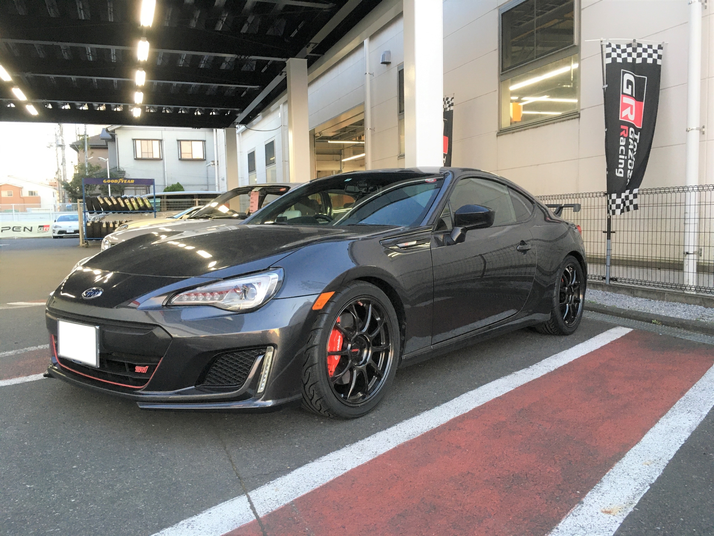 Hks車高調 Neovaタイヤ交換のお客さま
