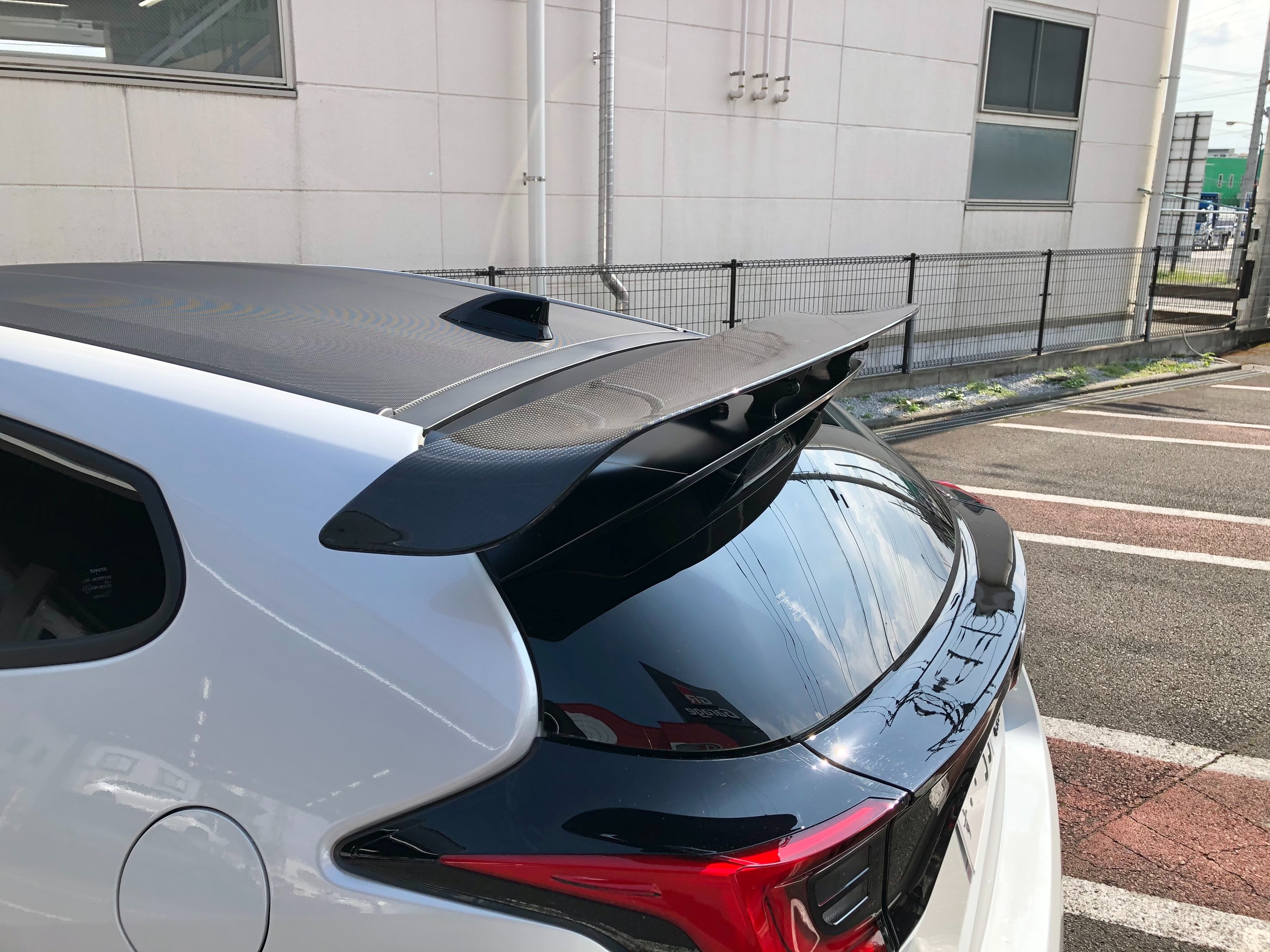 日本未入荷 個人宅発送可能 SARD ウイング LSR WING 車種専用 カーボン平織 レクサス IS350 ウレタンクリア塗装済 81020 SARD サード LSR WING LSRウイング 耐候性ウレタンクリア塗装 車種専用タイプ IS-F IS350 F SPORTS カーボン平織