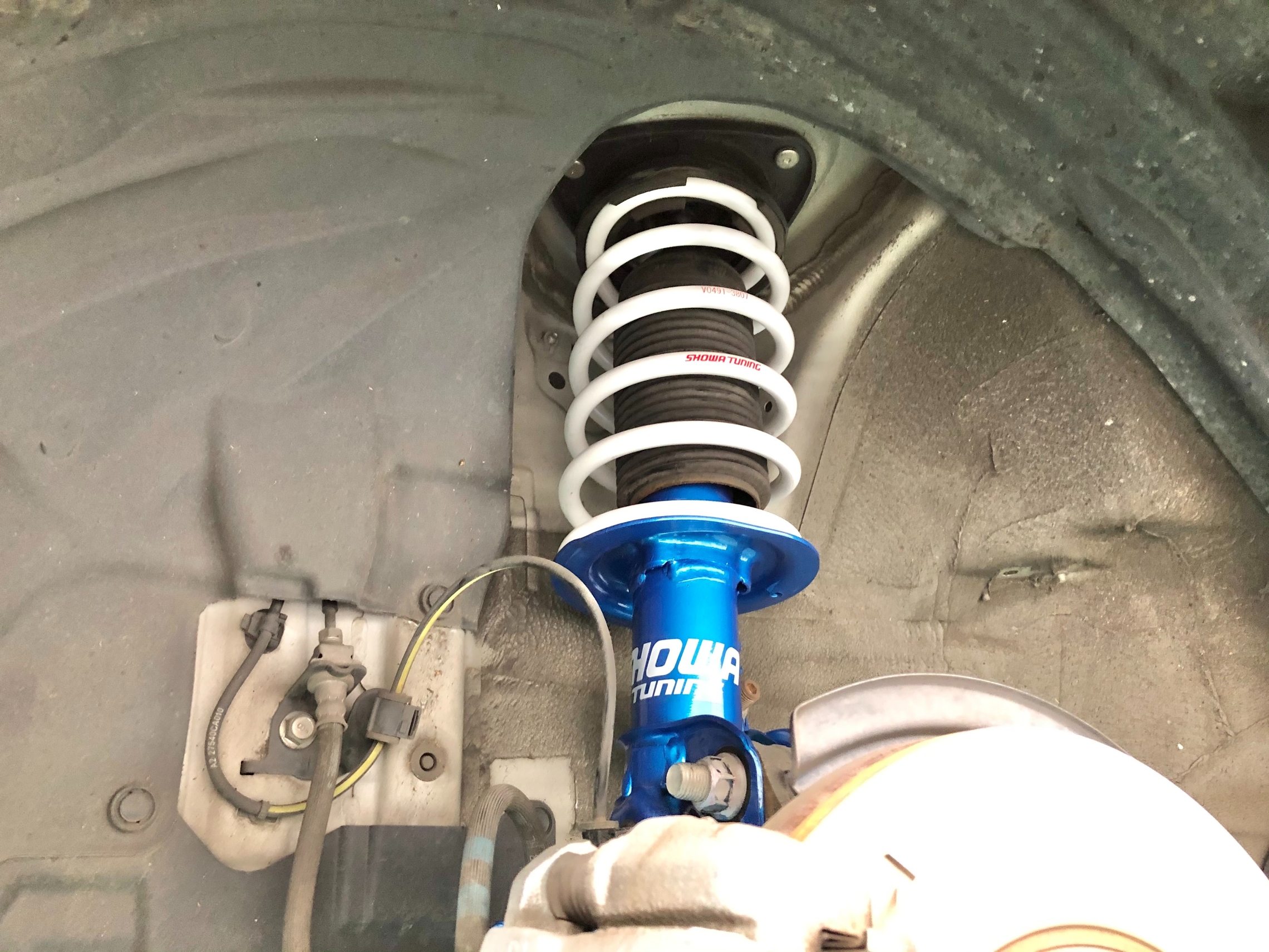 沸騰ブラドン ショーワチューニング コンフォートサスキット <BR>スバル BRZ ZC6用 <BR>V0491-10B-30<BR>SHOWA  TUNING COMFORT SUSKIT